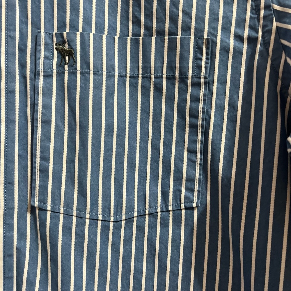 Abercrombie & Fitch muscle button down striped shirt. - Picture 8 of 12